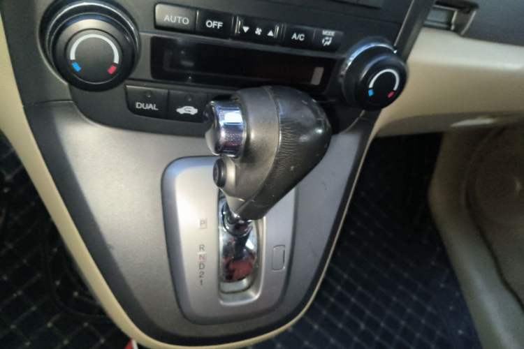 Used Honda CR-V 2010 2.4L automatic four-wheel drive luxury version Gear Lever