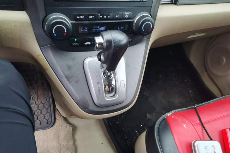 Used Honda CR-V 2010 2.4L automatic four-wheel drive luxury version Gear Lever