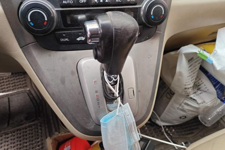 Used Honda CR-V 2010 2.4L automatic four-wheel drive luxury version Gear Lever