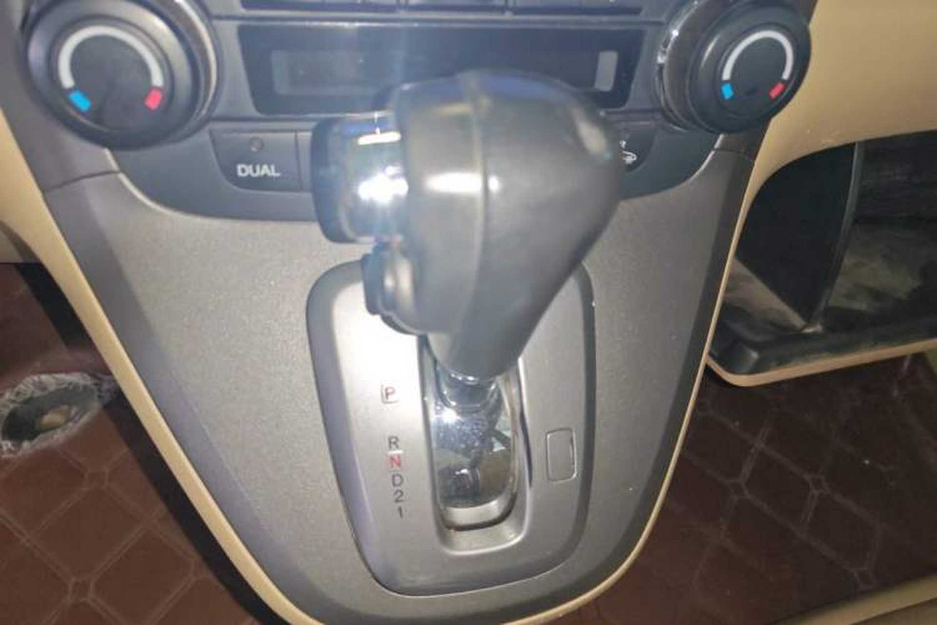 Used Honda CR-V 2010 2.4L automatic four-wheel drive luxury version Gear Lever