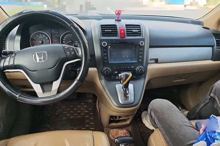 Used Honda CR-V 2010 2.4L automatic four-wheel drive luxury version Interior 2