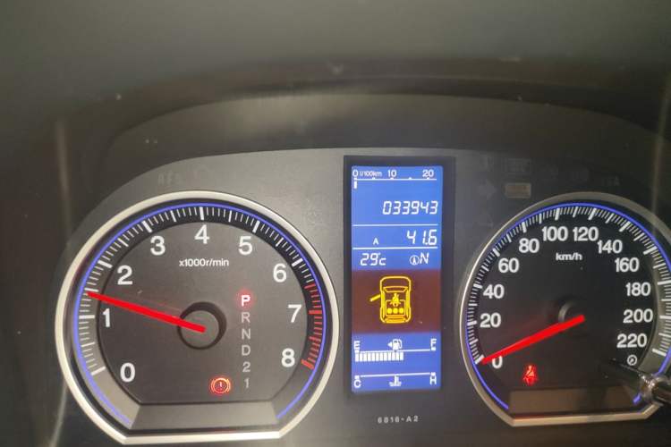 Used Honda CR-V 2010 2.4L automatic four-wheel drive luxury version Odometer Close Up