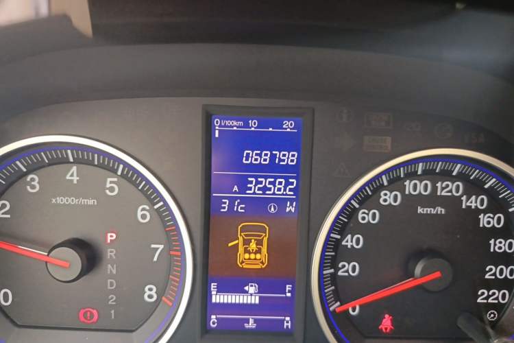 Used Honda CR-V 2010 2.4L automatic four-wheel drive luxury version Odometer Close Up