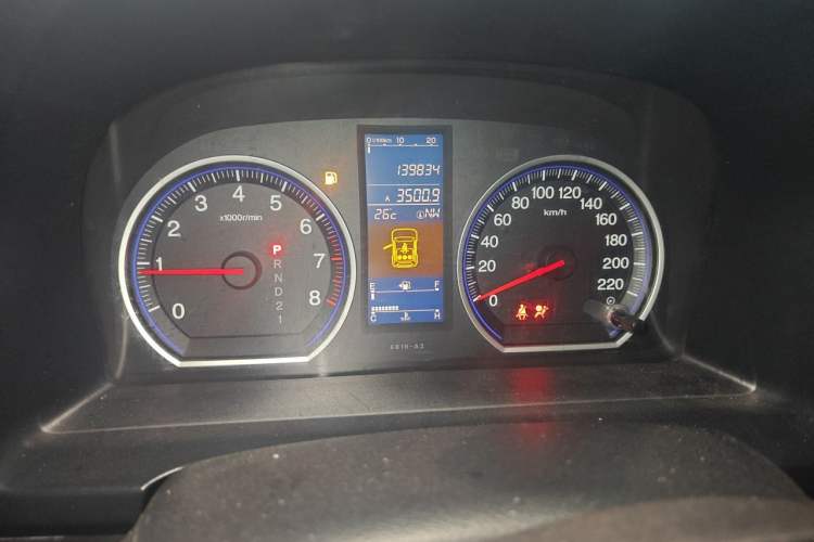 Used Honda CR-V 2010 2.4L automatic four-wheel drive luxury version Odometer Close Up