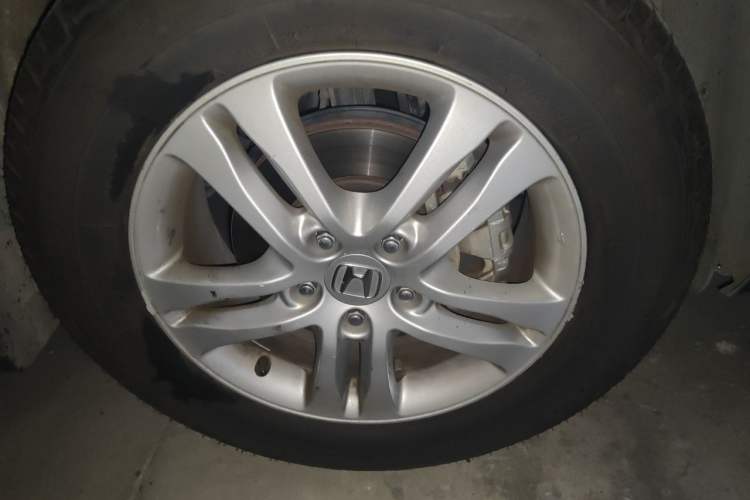 Used Honda CR-V 2010 2.4L automatic four-wheel drive luxury version Right Front Wheel Hub