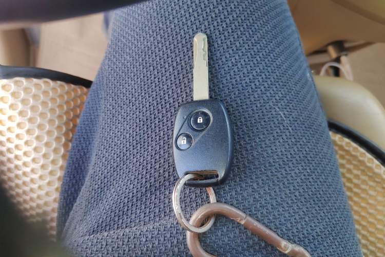 Used Honda CR-V 2010 2.4L Automatic Four-Wheel Drive Prestige Edition Vehicle Key