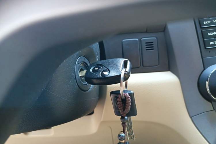 Used Honda CR-V 2010 2.4L automatic four-wheel drive luxury version Vehicle Key