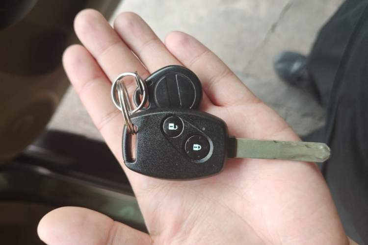 Used Honda CR-V 2010 2.4L automatic four-wheel drive luxury version Vehicle Key