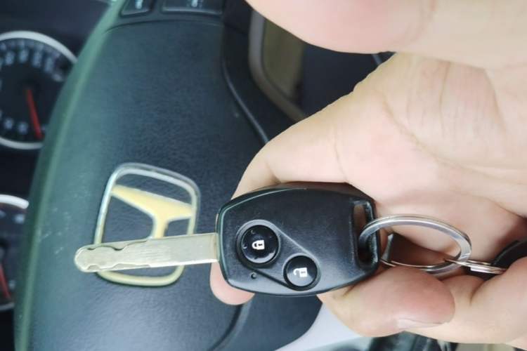 Used Honda CR-V 2010 2.4L automatic four-wheel drive luxury version Vehicle Key