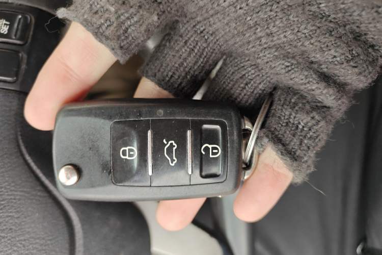 Used Honda CR-V 2010 2.4L automatic four-wheel drive luxury version Vehicle Key