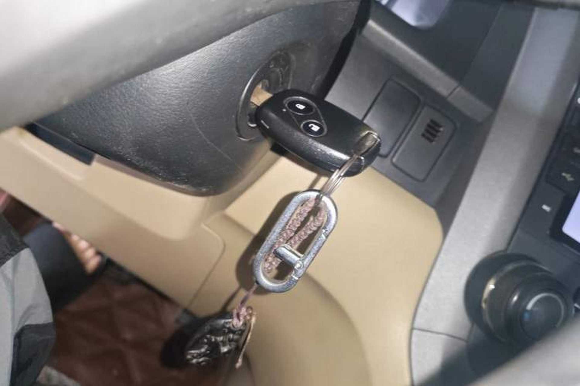 Used Honda CR-V 2010 2.4L automatic four-wheel drive luxury version Vehicle Key