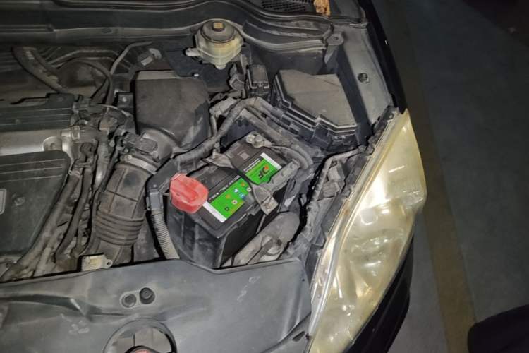Used Honda CR-V 2010 2.4L automatic four-wheel drive luxury version Engine Bay Left
