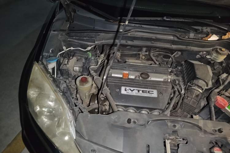 Used Honda CR-V 2010 2.4L automatic four-wheel drive luxury version Engine Bay Right