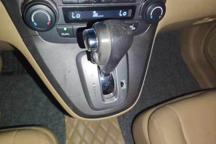 Used Honda CR-V 2010 2.4L automatic four-wheel drive luxury version Gear Lever