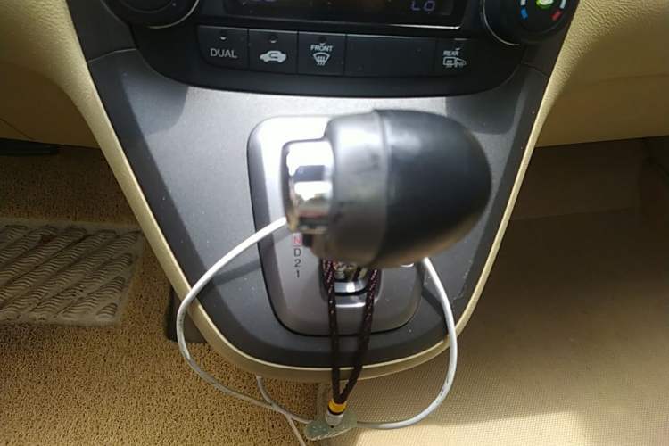 Used Honda CR-V 2010 2.4L automatic four-wheel drive luxury version Gear Lever