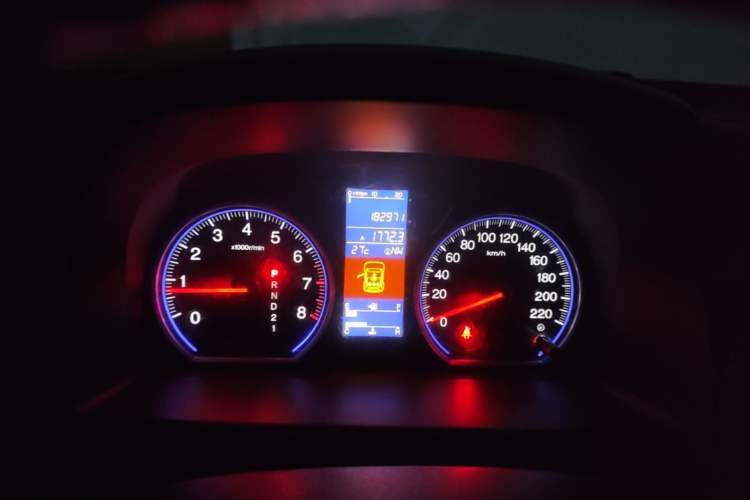 Used Honda CR-V 2010 2.4L automatic four-wheel drive luxury version Odometer Close Up