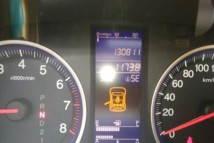 Used Honda CR-V 2010 2.4L automatic four-wheel drive luxury version Odometer Close Up