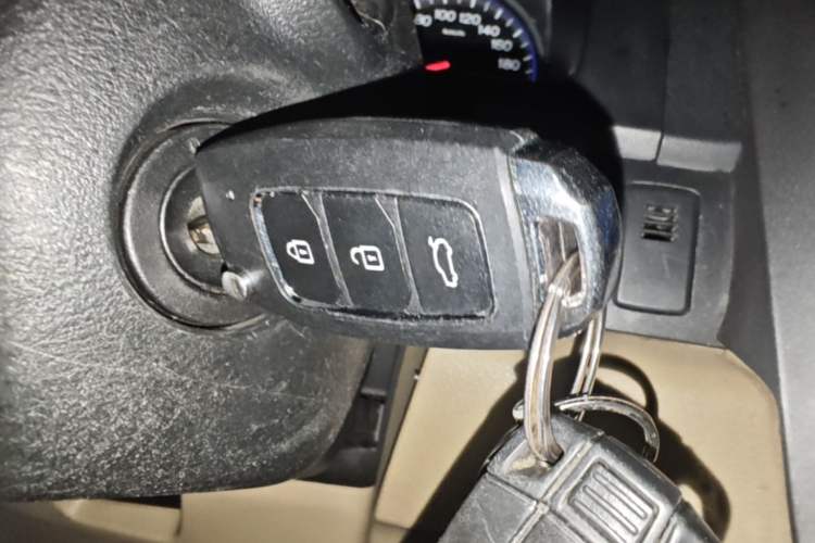Used Honda CR-V 2010 2.4L automatic four-wheel drive luxury version Vehicle Key