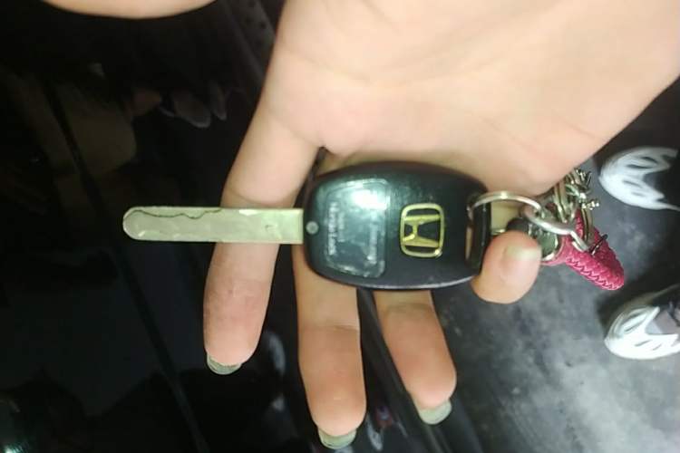 Used Honda CR-V 2010 2.4L automatic four-wheel drive luxury version Vehicle Key