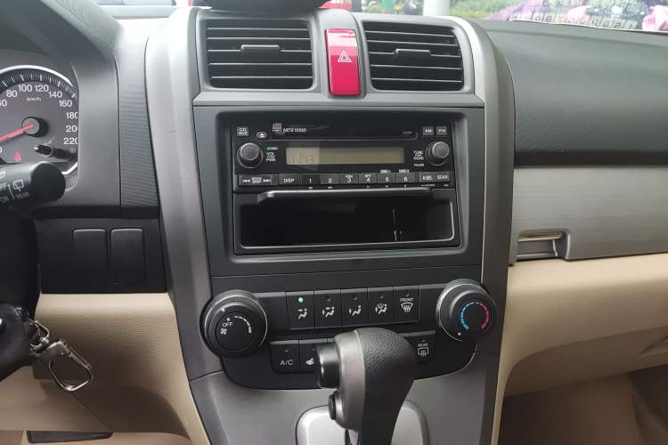 Used Honda CR-V 2010 2.0L automatic two-wheel drive urban version Audio And AC Panel