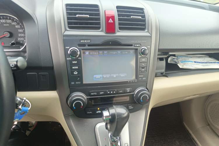 Used Honda CR-V 2010 2.4L automatic four-wheel drive luxury version Audio And AC Panel