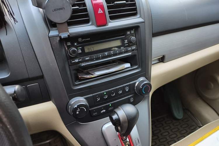 Used Honda CR-V 2010 2.0L automatic two-wheel drive urban version Audio And AC Panel