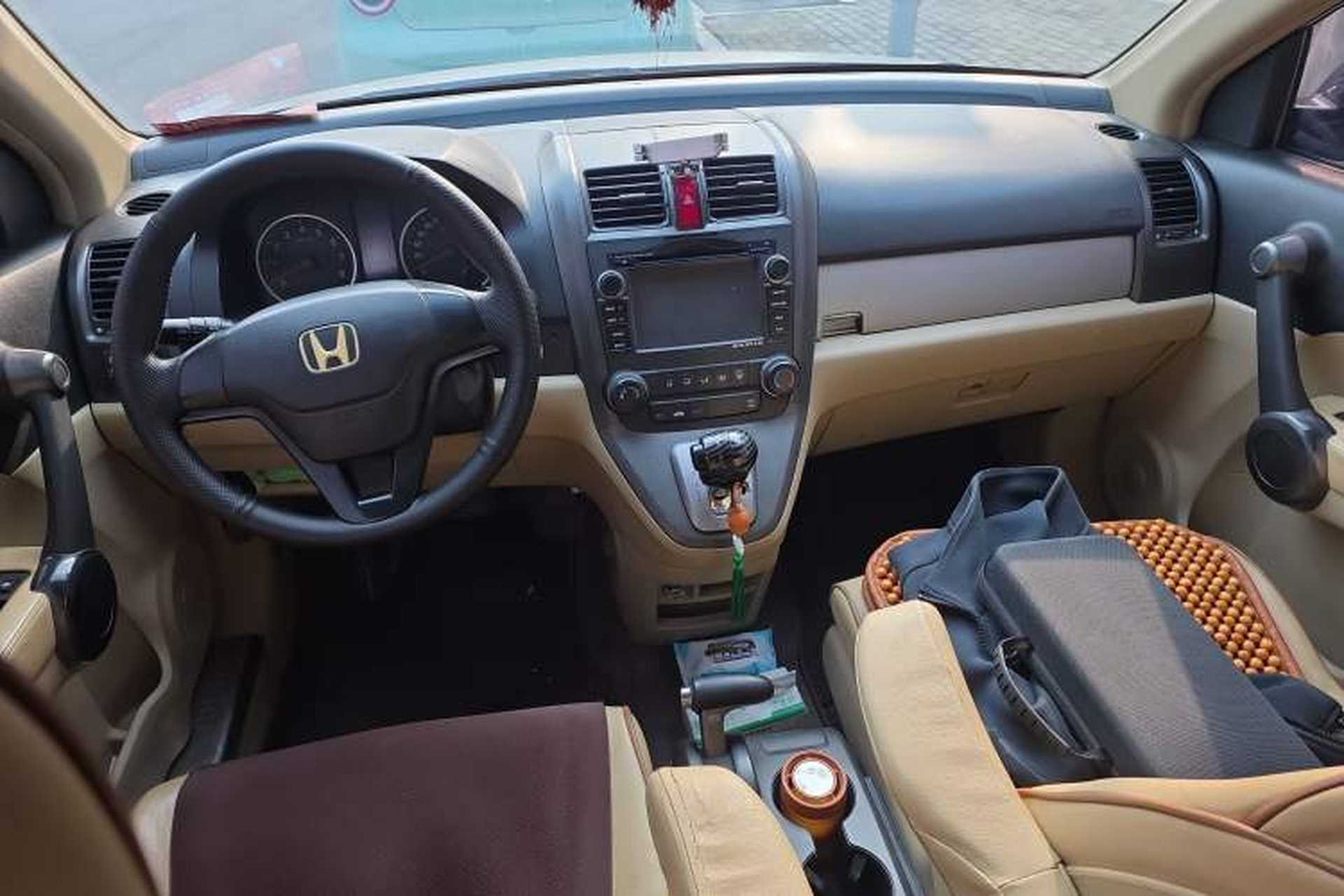 Used Honda CR-V 2010 2.0L automatic two-wheel drive urban version Center Console
