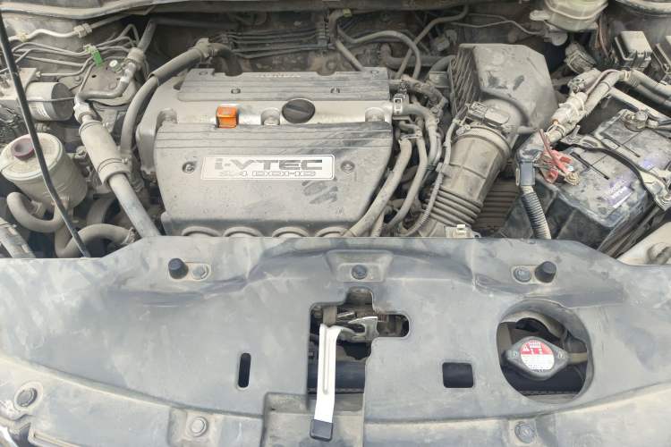 Used Honda CR-V 2010 2.4L automatic four-wheel drive luxury version Engine Bay