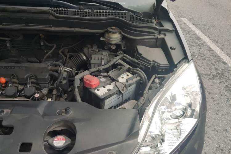 Used Honda CR-V 2010 2.0L automatic two-wheel drive urban version Engine Bay Left