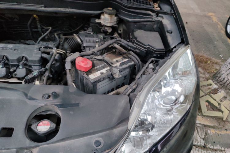 Used Honda CR-V 2010 2.0L automatic two-wheel drive urban version Engine Bay Left