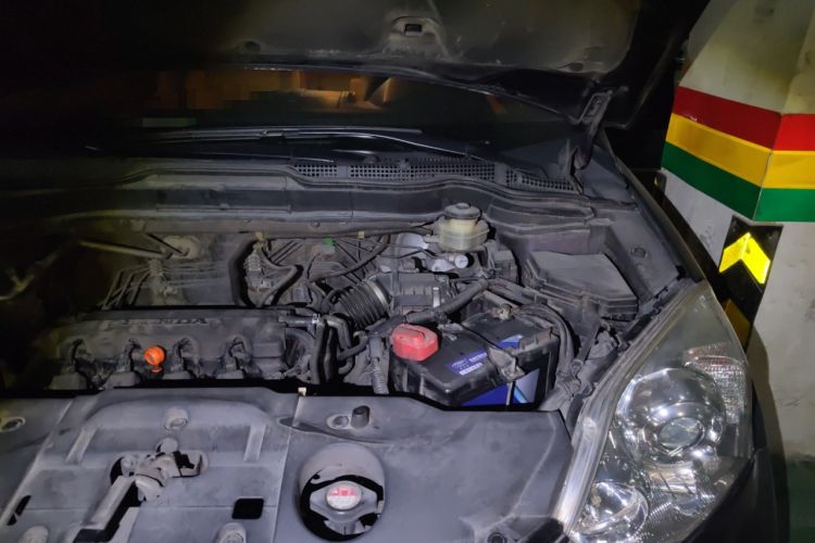 Used Honda CR-V 2010 2.0L Automatic Four-Wheel Drive Classic Edition Engine Bay Left