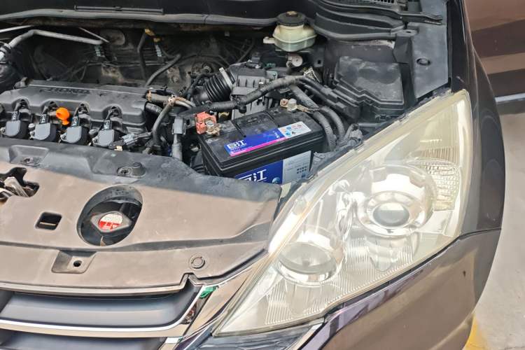 Used Honda CR-V 2010 2.0L automatic two-wheel drive urban version Engine Bay Left