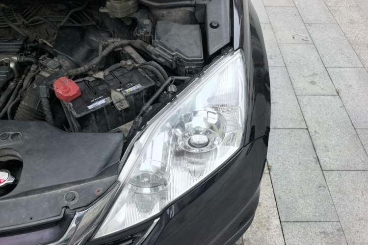 Used Honda CR-V 2010 2.4L automatic four-wheel drive luxury version Engine Bay Left