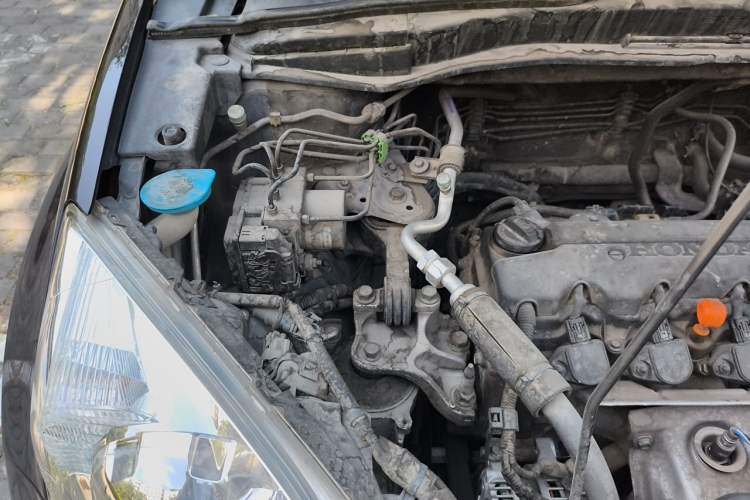 Used Honda CR-V 2010 2.0L automatic two-wheel drive urban version Engine Bay Right