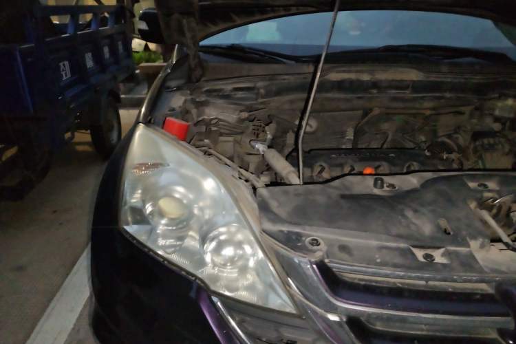 Used Honda CR-V 2010 2.0L automatic two-wheel drive urban version Engine Bay Right