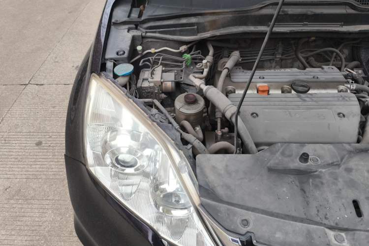 Used Honda CR-V 2010 2.4L automatic four-wheel drive luxury version Engine Bay Right