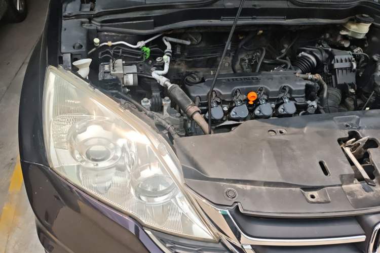 Used Honda CR-V 2010 2.0L automatic two-wheel drive urban version Engine Bay Right