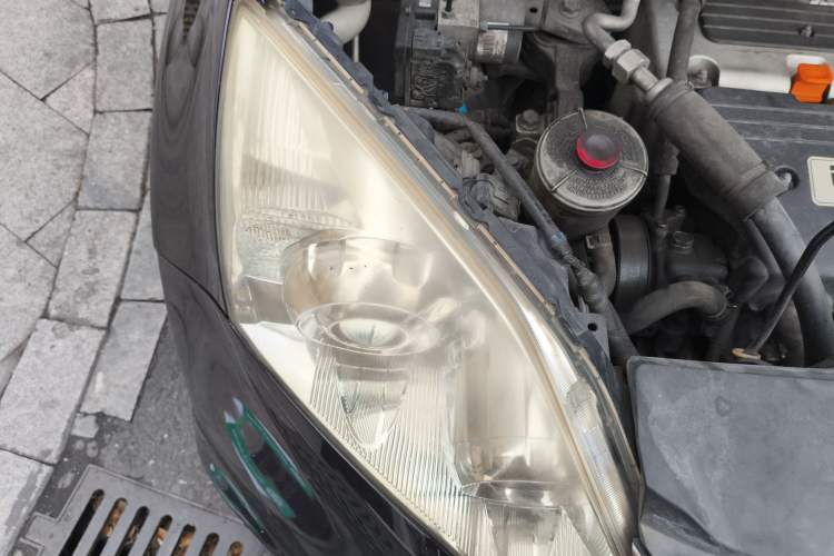 Used Honda CR-V 2010 2.4L automatic four-wheel drive luxury version Engine Bay Right