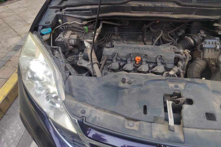 Used Honda CR-V 2010 2.0L automatic two-wheel drive urban version Engine Bay Right