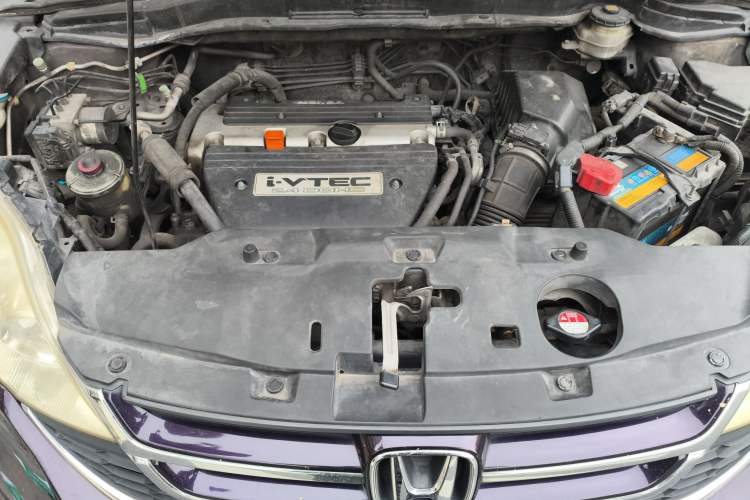 Used Honda CR-V 2010 2.4L automatic four-wheel drive luxury version Engine Bay