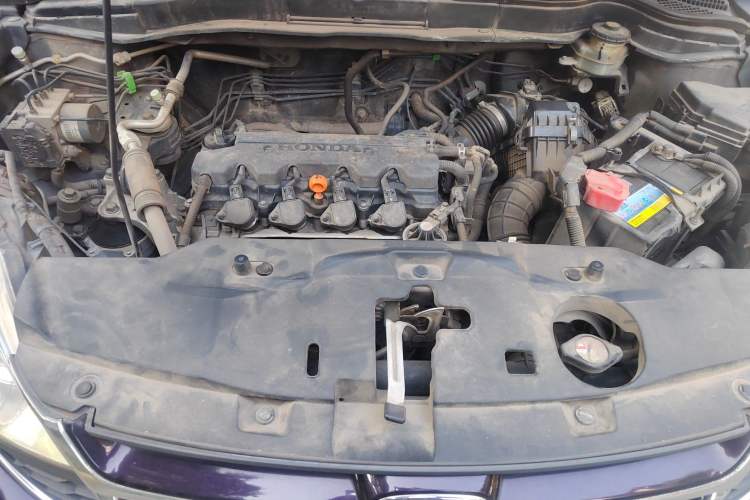 Used Honda CR-V 2010 2.0L automatic two-wheel drive urban version Engine Bay