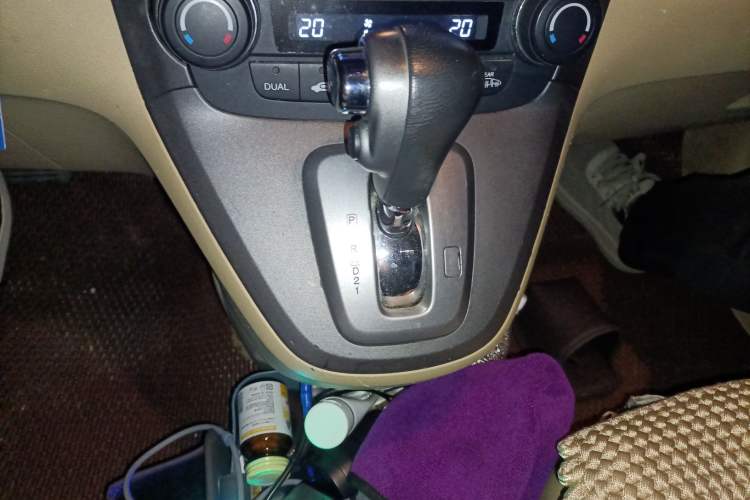 Used Honda CR-V 2010 2.4L automatic four-wheel drive luxury version Gear Lever