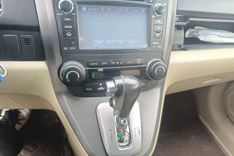 Used Honda CR-V 2010 2.4L automatic four-wheel drive luxury version Gear Lever