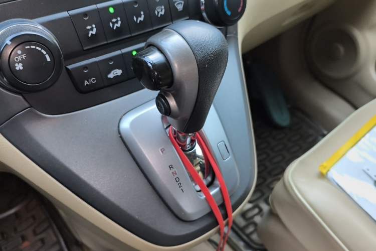 Used Honda CR-V 2010 2.0L automatic two-wheel drive urban version Gear Lever
