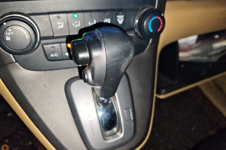 Used Honda CR-V 2010 2.0L automatic two-wheel drive urban version Gear Lever