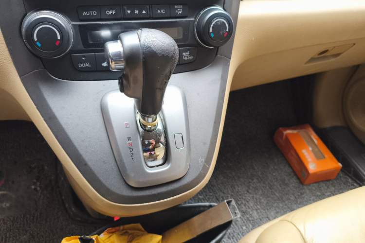 Used Honda CR-V 2010 2.4L automatic four-wheel drive luxury version Gear Lever