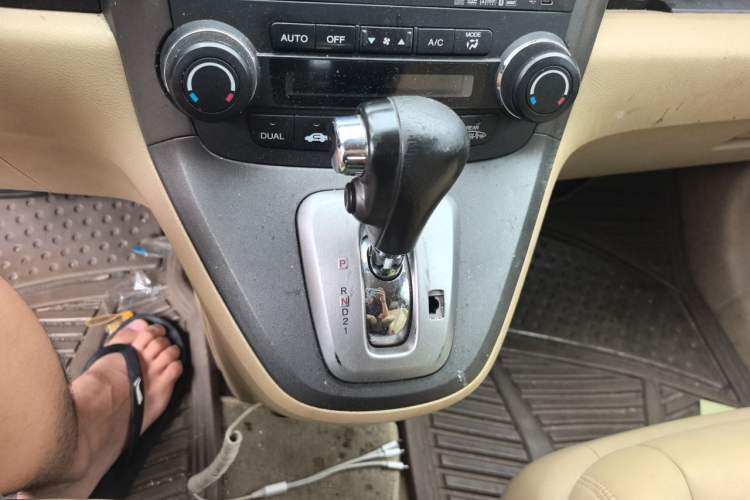 Used Honda CR-V 2010 2.4L automatic four-wheel drive luxury version Gear Lever