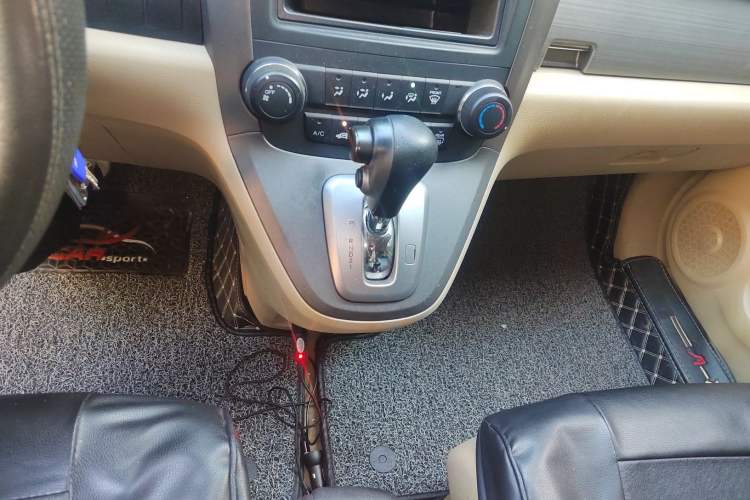 Used Honda CR-V 2010 2.0L automatic two-wheel drive urban version Gear Lever