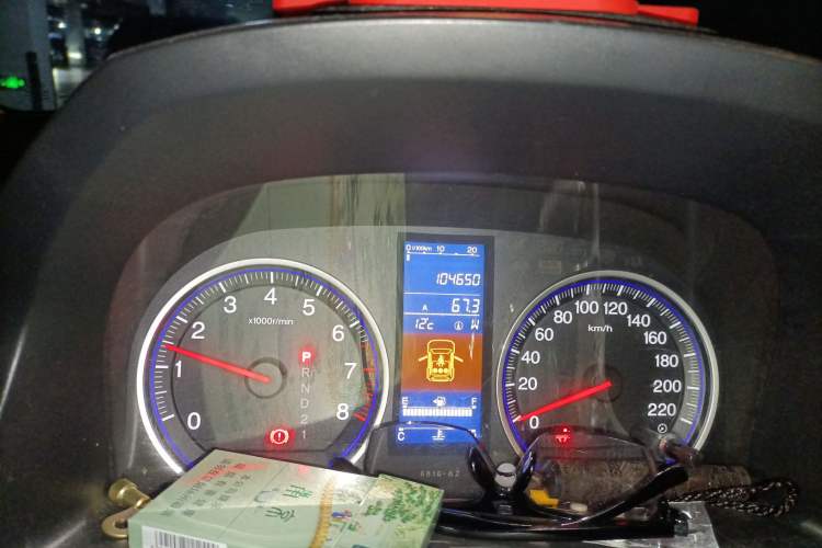 Used Honda CR-V 2010 2.4L automatic four-wheel drive luxury version Odometer Close Up