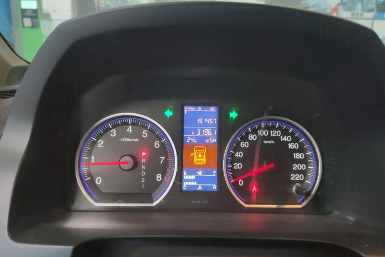 Used Honda CR-V 2010 2.4L automatic four-wheel drive luxury version Odometer Close Up